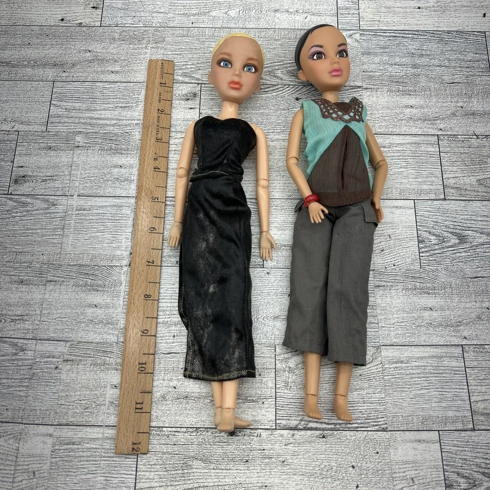 Lot Of 2 Spin Master‎ Liv Dolls Blue Brown Eyes Jointed No Wigs